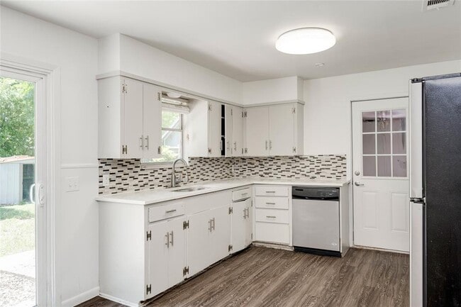 Building Photo - 809 Neans Dr
