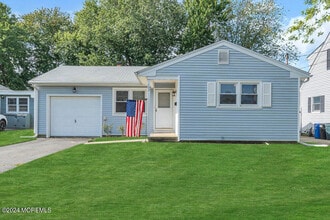 Building Photo - 137 Marcellus Ave