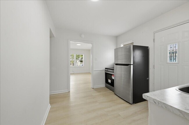 Building Photo - 1511-1511 N Chester Ave