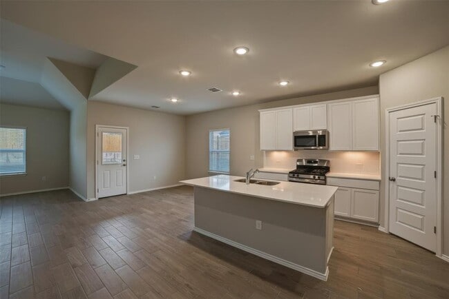 Building Photo - 4501 Bridal Veil Dr