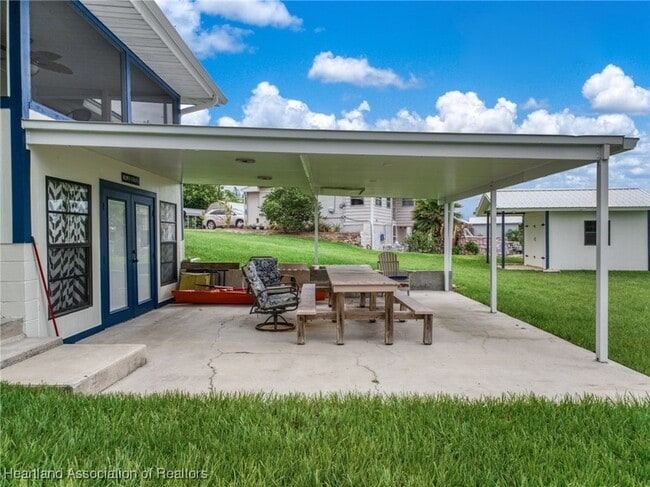 Building Photo - 403 Lake Lotela Dr