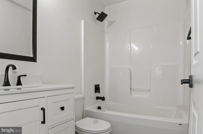 Building Photo - 21096 Lizson Ct
