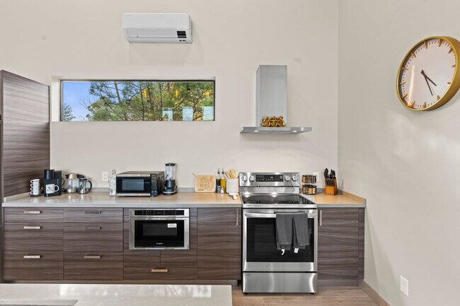 Building Photo - 60 Moondance Ln