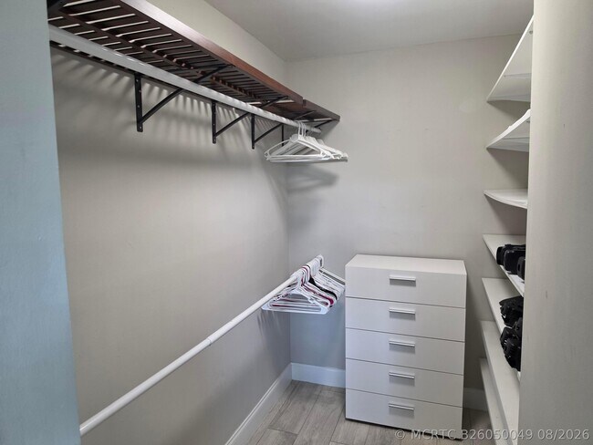 Building Photo - 2106 S Cypress Bend Dr