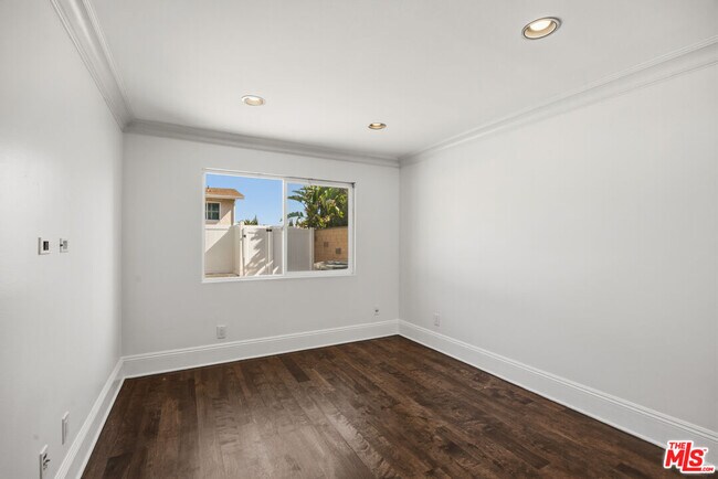 Building Photo - 18113 Bromley St