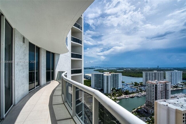 Building Photo - 16001 Collins Ave