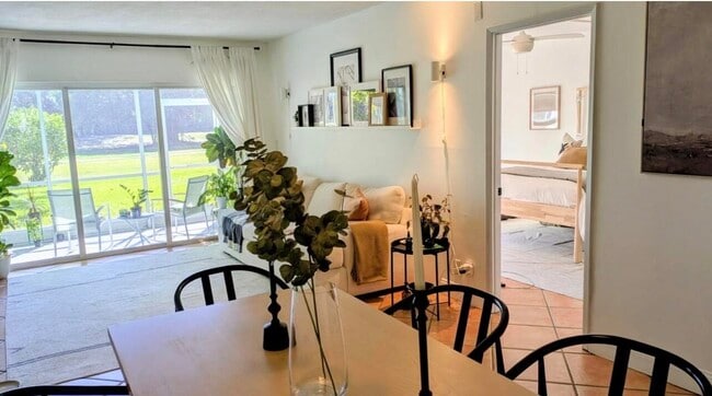 Building Photo - 3100 N Palm Aire Dr