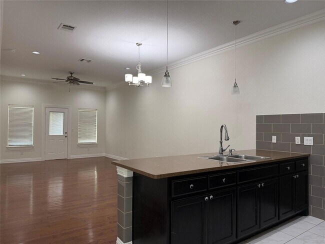 Building Photo - 398 Mesa Dr