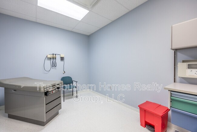 Building Photo - 305 Grady Rd