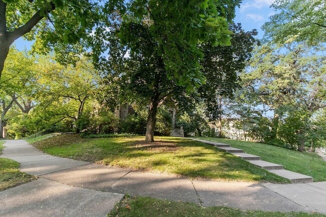 Building Photo - 201 Melbourne Ave SE