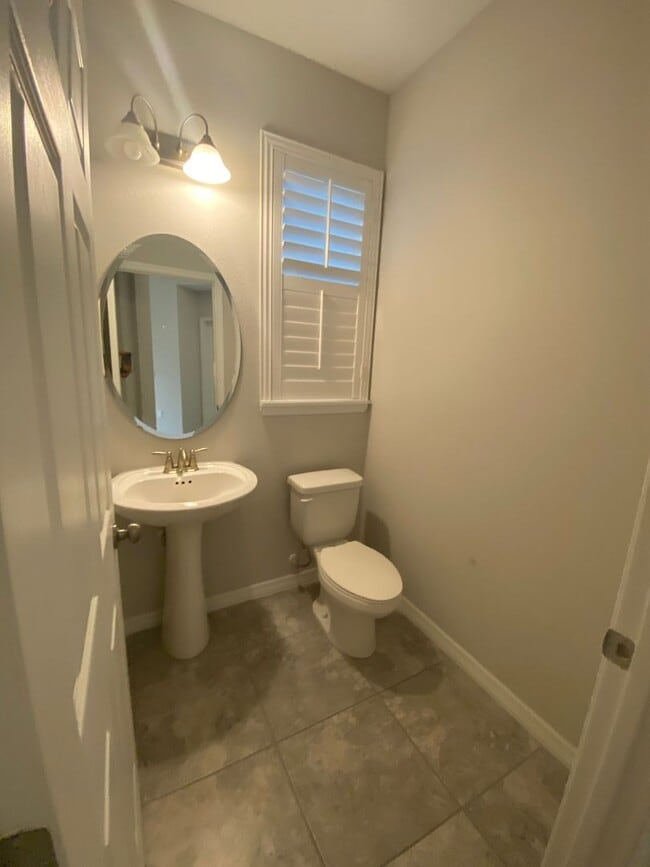 Building Photo - 3 Bedroom 3.5 Bath Home in Winter Park for...