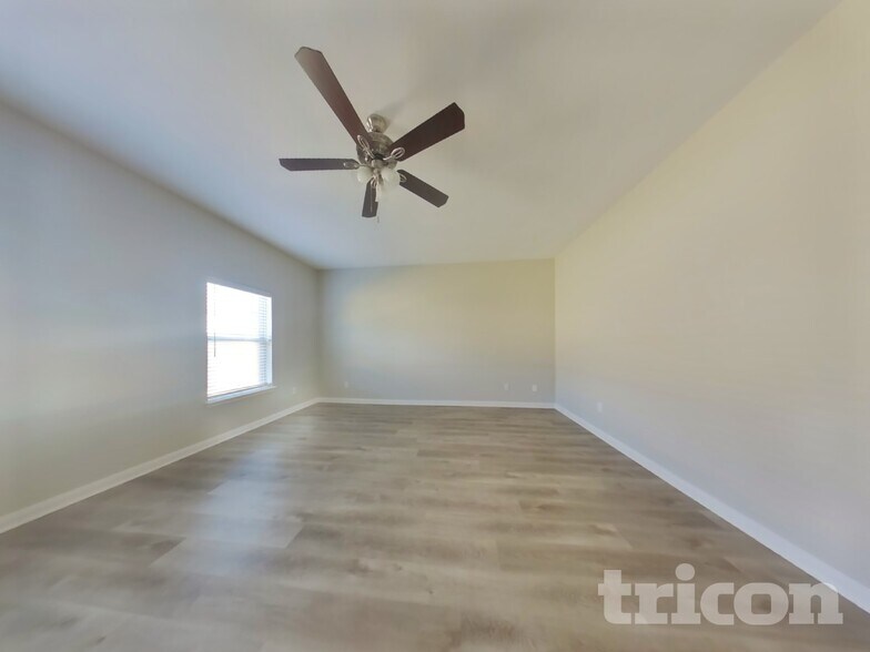 Building Photo - 5300 Persimmon Dr