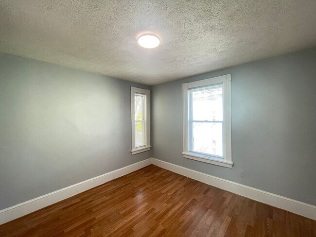 Building Photo - 231 Laurel St