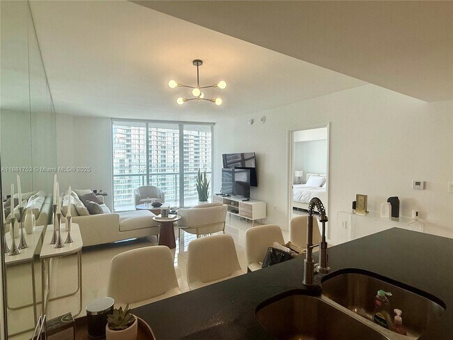 Building Photo - 475 Brickell Ave