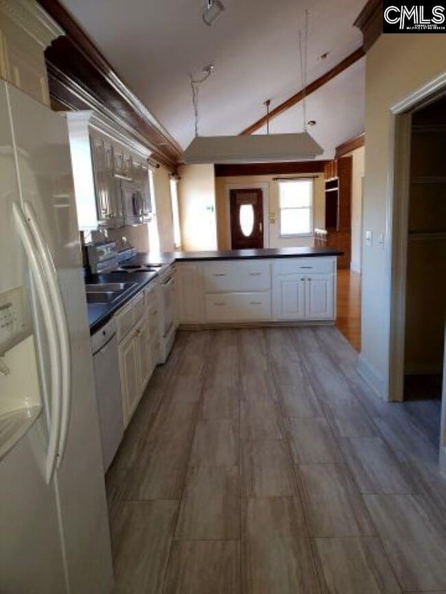 Building Photo - 700 Chester St