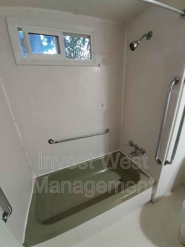 Building Photo - 626 Silverbrook Rd