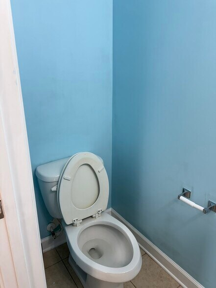 Building Photo - 834 Indianola Ct