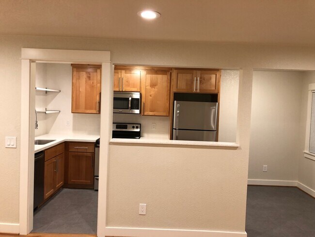 Building Photo - Juneau University Court Storage-W/D-Parking-Pets