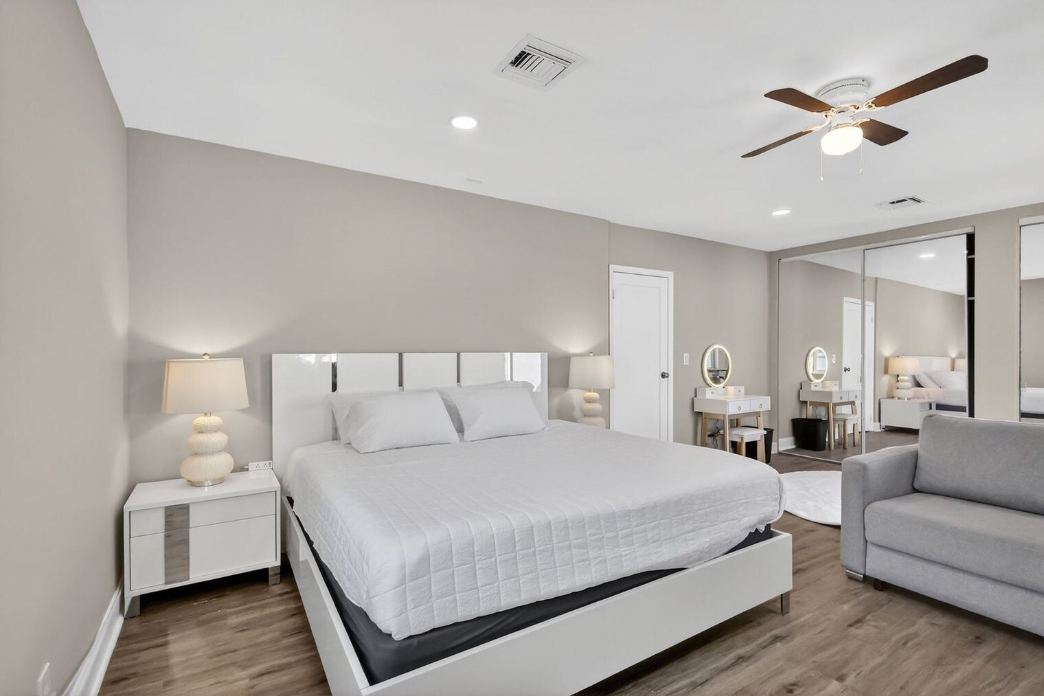 Building Photo - 823 Avenida Hermosa