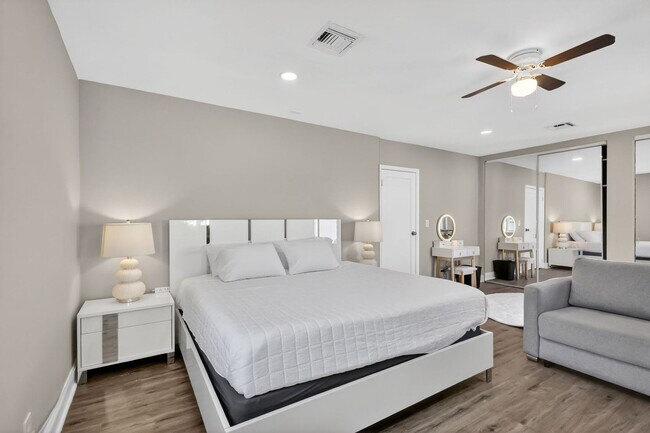 Building Photo - 823 Avenida Hermosa