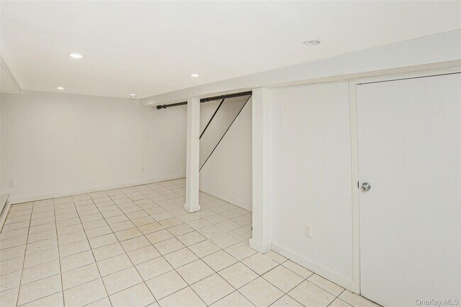 Building Photo - 221 Howard Ave