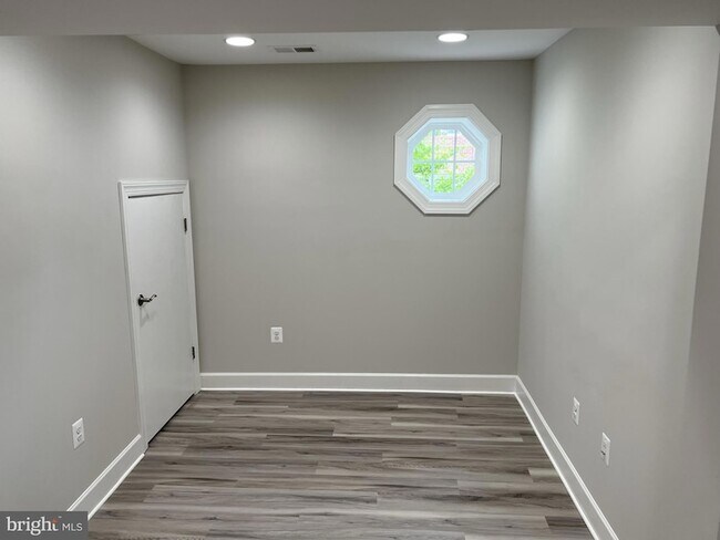 Building Photo - 4092 Sutherland Pl