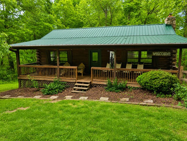 Building Photo - Black Mountain Cabin!