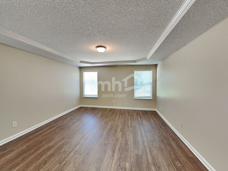 Building Photo - 3251 Sexton Dr