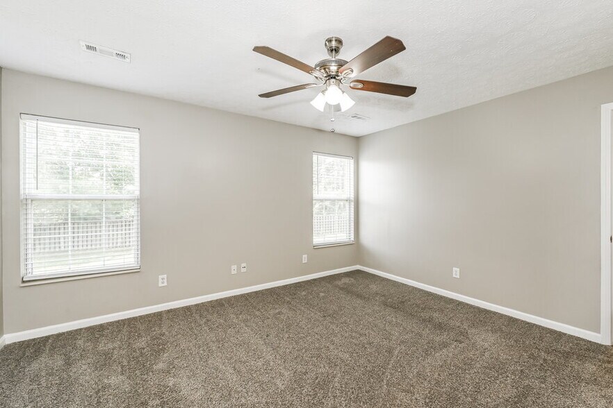 Building Photo - 207 Fairfield Dr