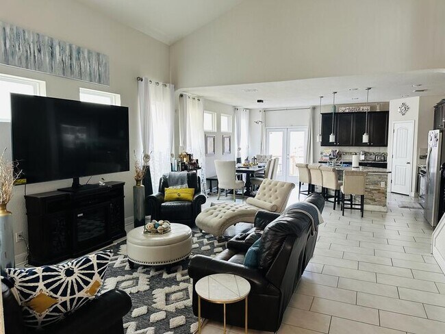 Building Photo - 6051 Akin Cir