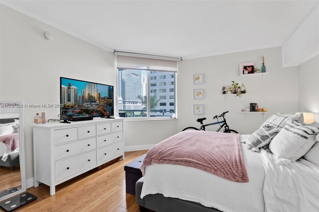 Building Photo - 335 S Biscayne Blvd