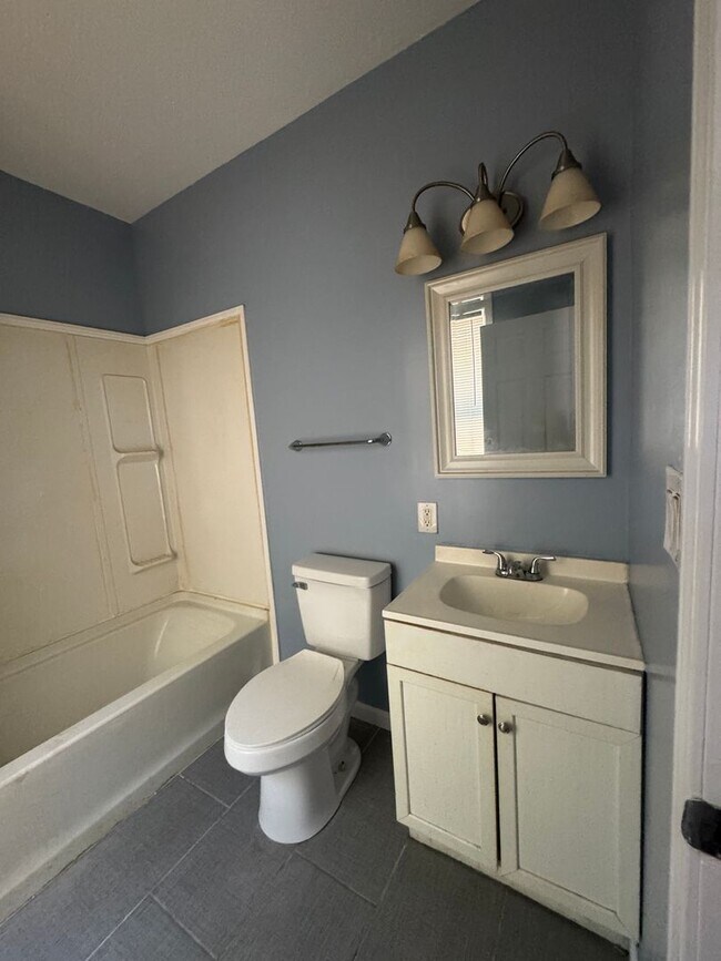 Building Photo - 120 N Main St