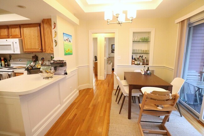 Building Photo - 114 Pleasant St