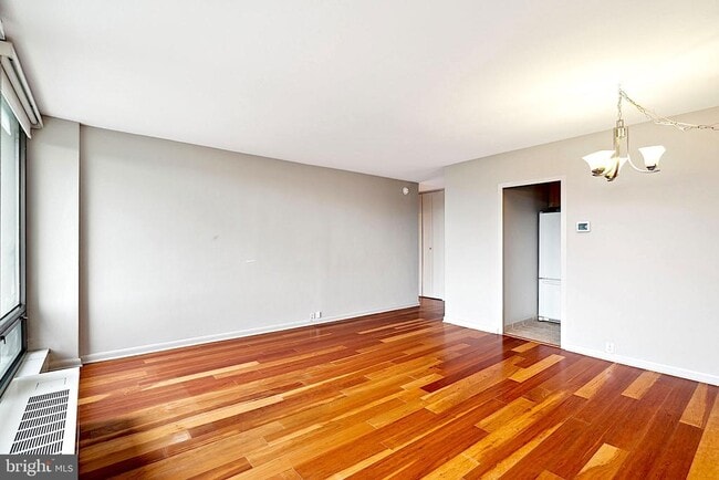 Building Photo - 220 Locust St