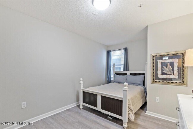 Building Photo - 224 Larkin Pl