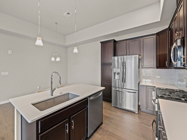 Building Photo - Move-In Ready, 3BR/2BA Townhome in Loveland with Modern Finishes