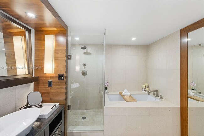 Building Photo - 6801 Collins Ave