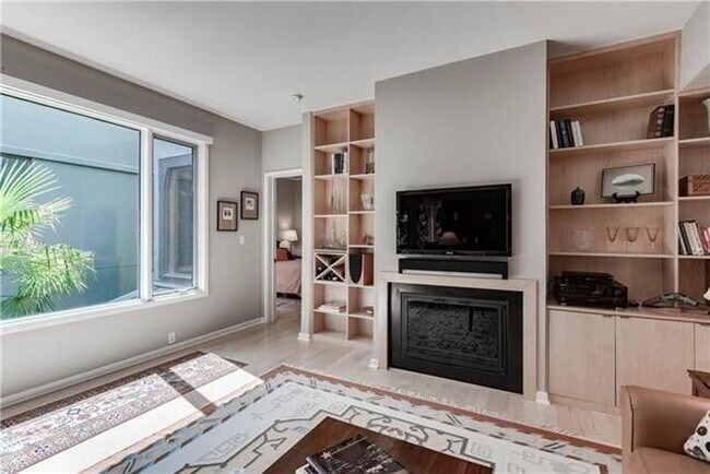 Building Photo - Luxury Living: De Saligny Condo - prestigi...