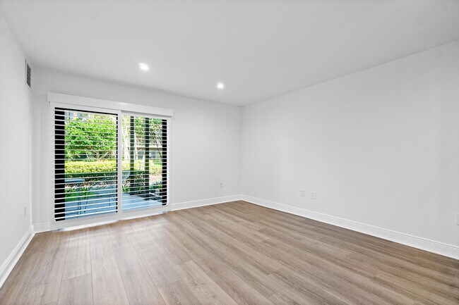 Building Photo - 3605 S Ocean Blvd