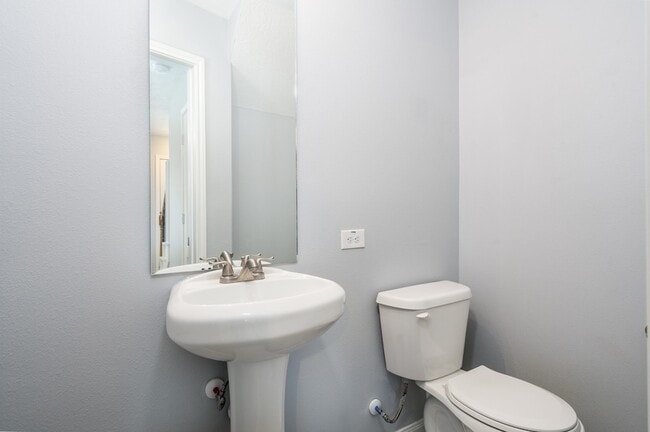 Building Photo - 207 N Poplar St