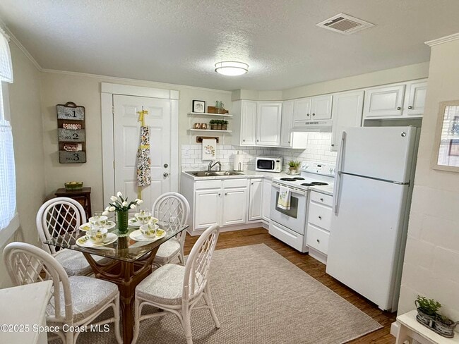 Building Photo - 240 Acorn Dr