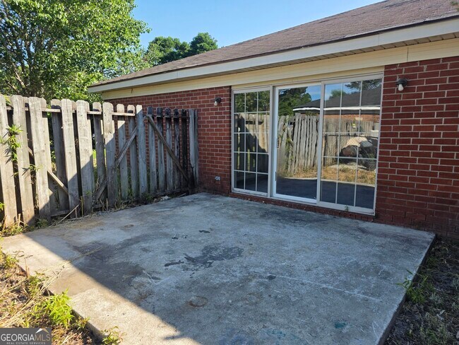 Building Photo - 34 Walnut Way