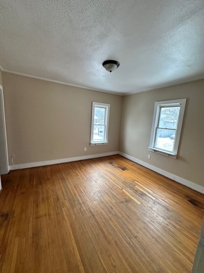 Building Photo - 490 Glenwood Ave