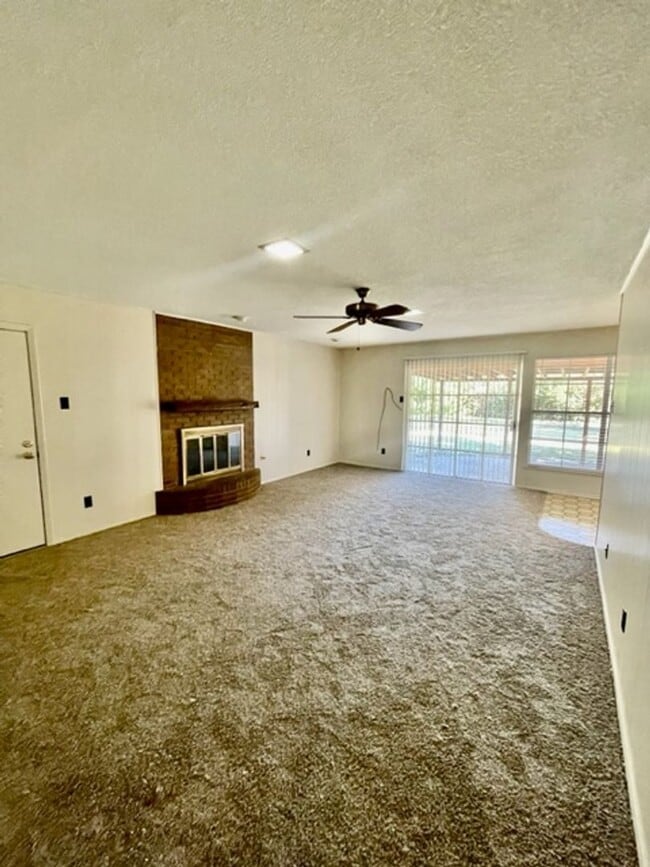Building Photo - 5412 Lake Crest Dr