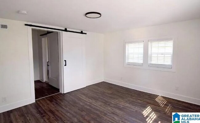 Building Photo - 117 3rd Ave S