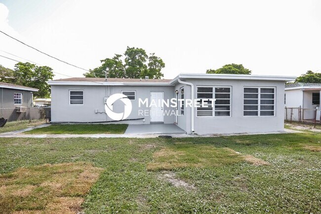 Building Photo - 2 Bedroom Pet-Friendly Home in Miramar, FL...