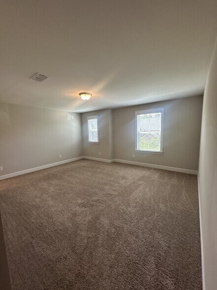 Building Photo - 5448 Pisano St