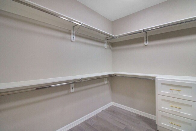 Building Photo - "Luxurious 4-Bed Oasis with Pool & 3.5 Baths in McAllen's Prime Locale!"