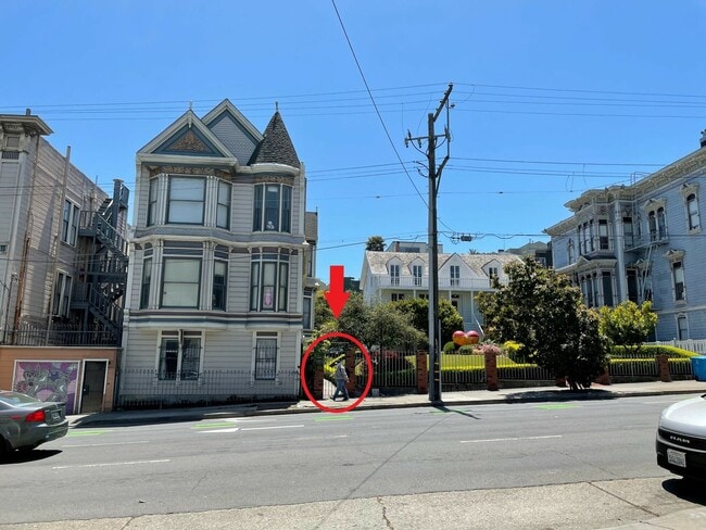 Building Photo - 1107 Oak St