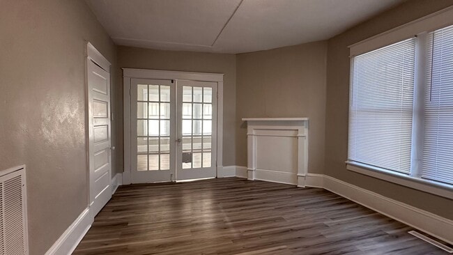 Building Photo - 407 St Andrew St